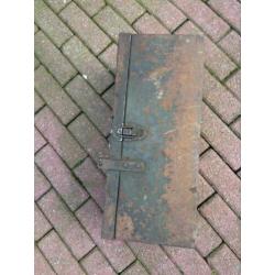 Oude ijzer gereedschap koffer