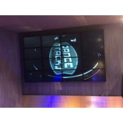 LG Videowall 16 schermen Flatron M4224CCBA vogel's beugels