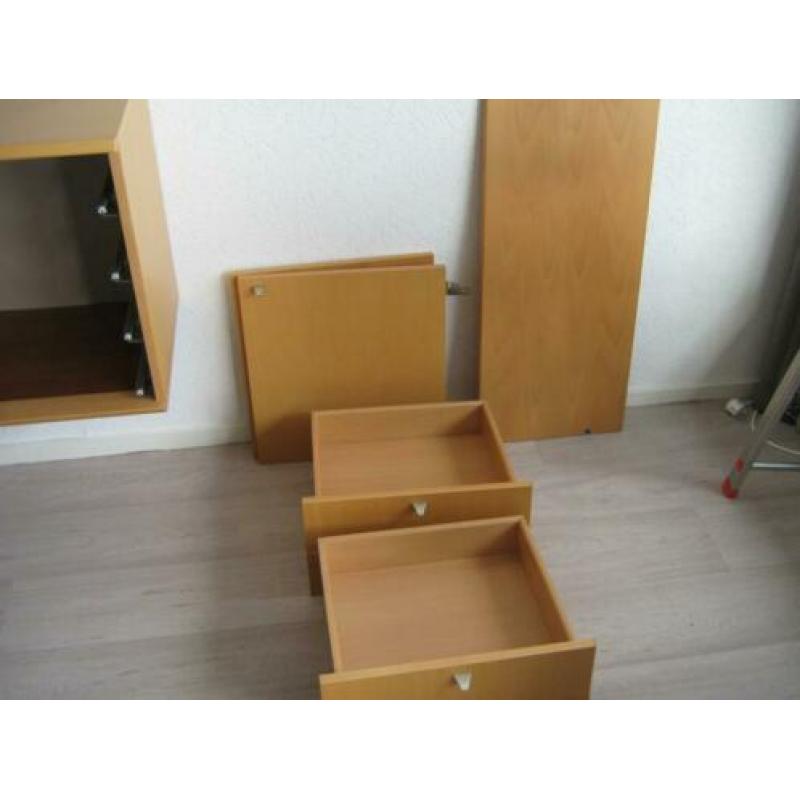 dressoir voor aan de muur