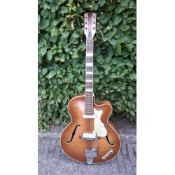 Höfner archtop 4550/S/E2 uit 1960