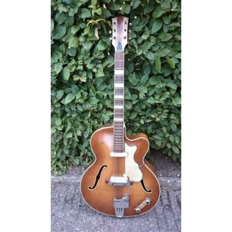 Höfner archtop 4550/S/E2 uit 1960