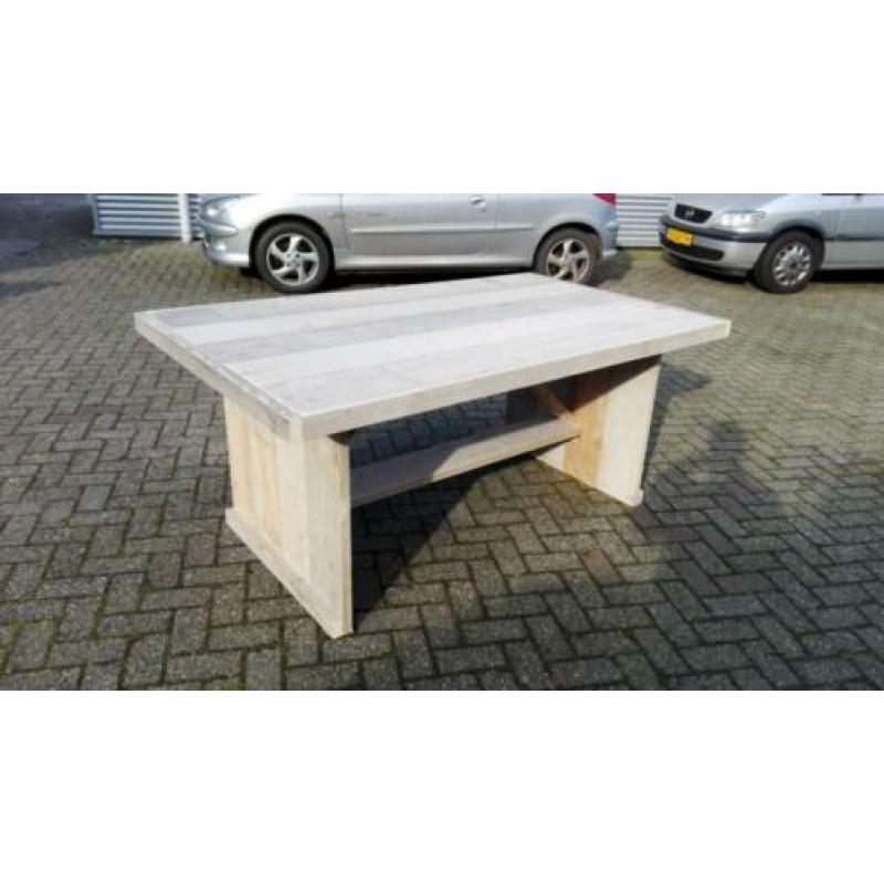 Mooie tafels van gebruikt steigerhout op maat gemaakt.
