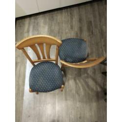 Gratis af te halen 4 stoelen.