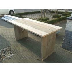 Mooie tafels van gebruikt steigerhout op maat gemaakt.