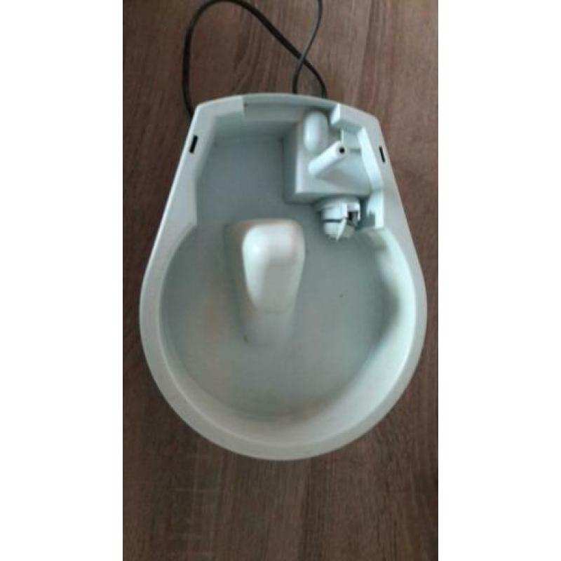 Drinkwell waterfontein voor honden en katten.