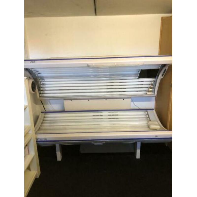 professionele zonnebank combinatie met gezichtsbruiner