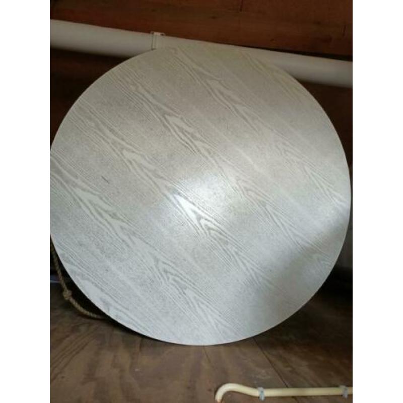 Ronde eettafel karwei