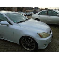 schadeauto lexus is 350