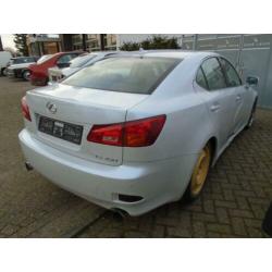 schadeauto lexus is 350