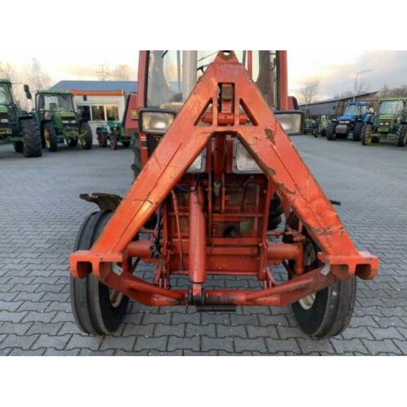 International 745 XL met fronthef&pto