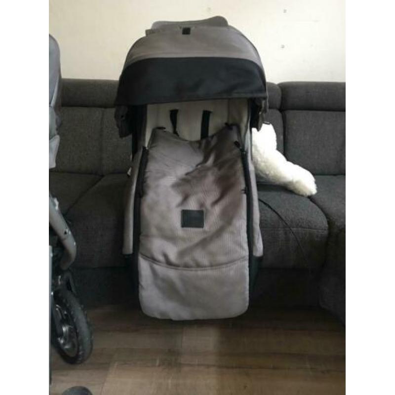 Kinderwagen helemaal compleet en netjes