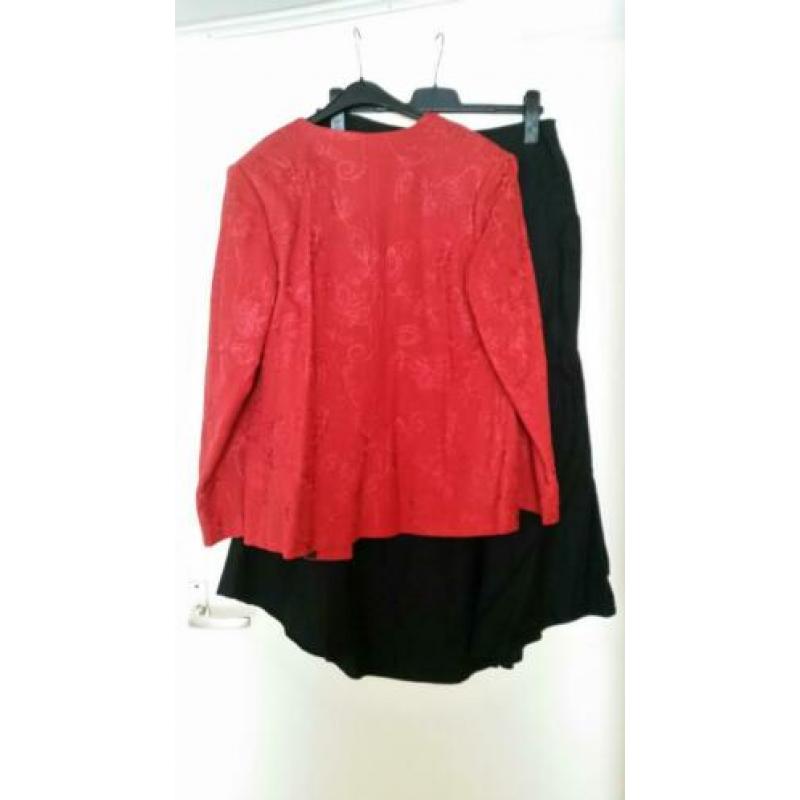 2 delig blazer met rok mt 44