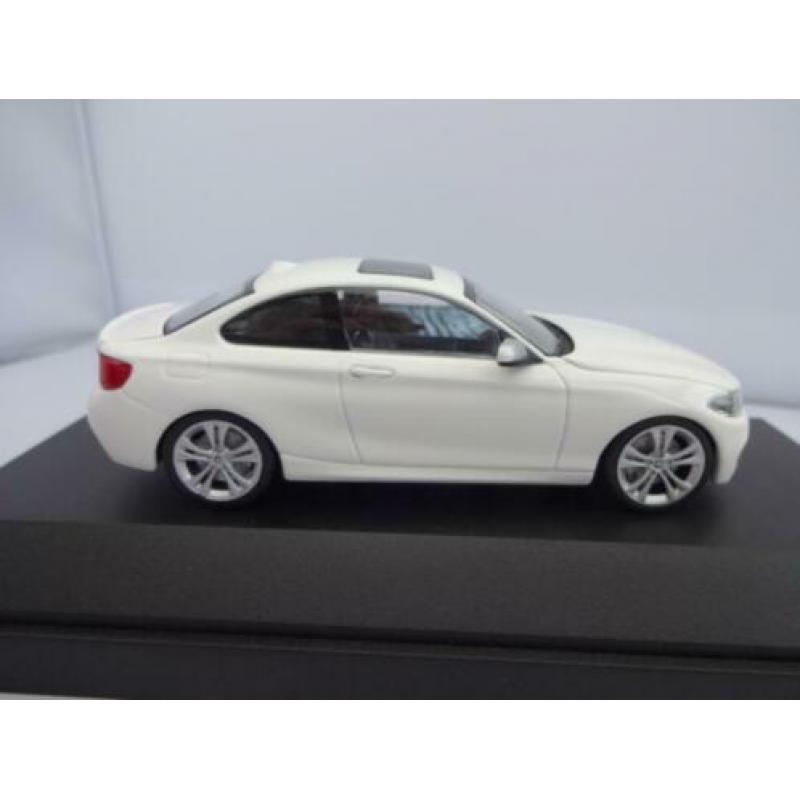BMW 2 series Coupe Wit van Minichamps voor BMW 1/43