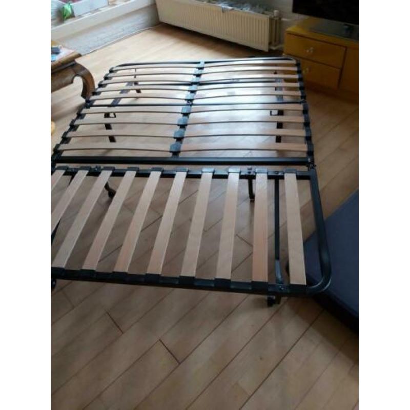 Zeer nette slaapbank van Ikea.