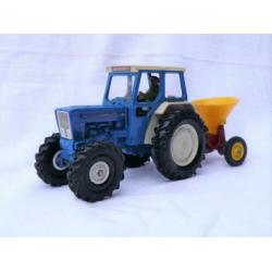Britains GB Ford 6600 traktor met strooi aanhangertje 1/32.