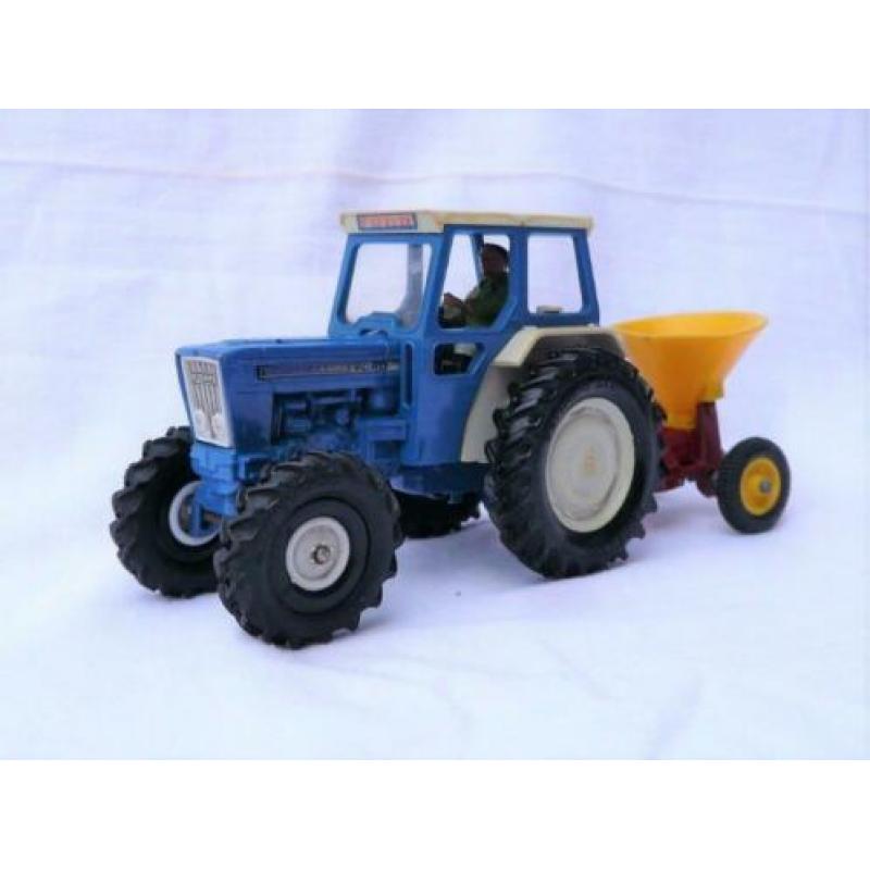 Britains GB Ford 6600 traktor met strooi aanhangertje 1/32.