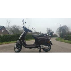 VESPA LX50 TOURING -- 4takt / 4V --
