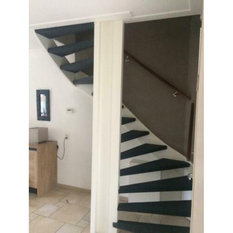 Goedkoop uw trap bekleden ? Bel snel voor een offerte !