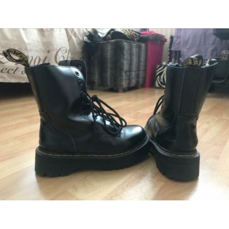 Dr. Martens Jadon maat 37