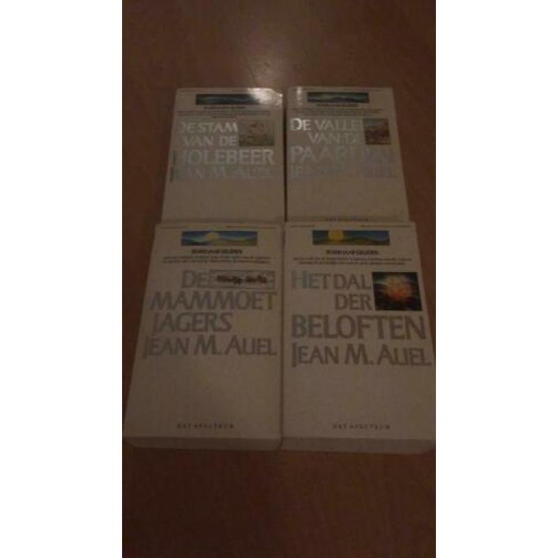 Jean M. Auel serie