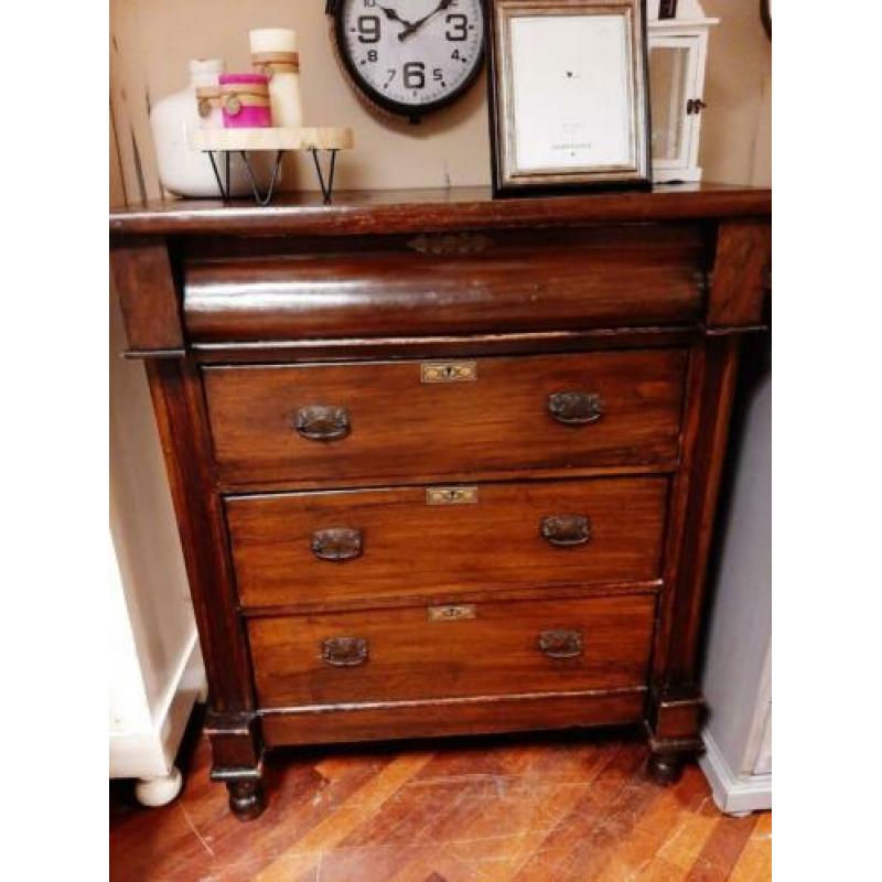 Oude notaris ladekast