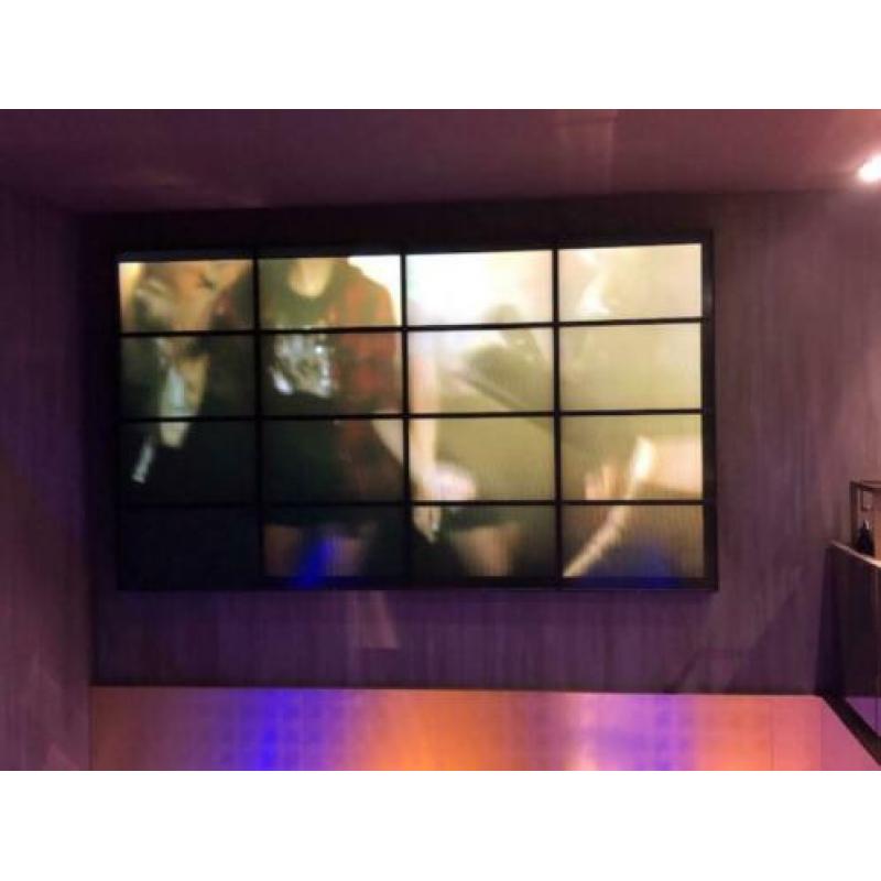 LG Videowall 16 schermen Flatron M4224CCBA vogel's beugels