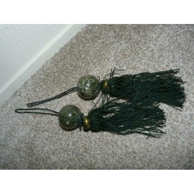 oude Japanse Scroll gewichten "Fuchin" met zijde tassels.
