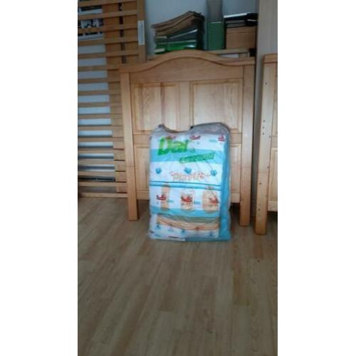 Kinderbedje. Afm 120x70 cm.