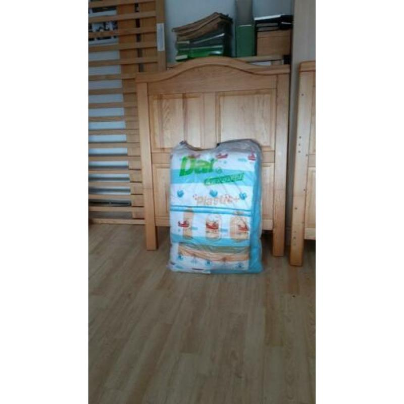 Kinderbedje. Afm 120x70 cm.