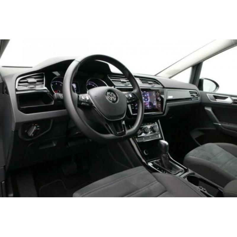 Volkswagen Touran 7 pers. 1.5 TSI 150PK DSG Highline R-Line