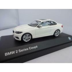 BMW 2 series Coupe Wit van Minichamps voor BMW 1/43