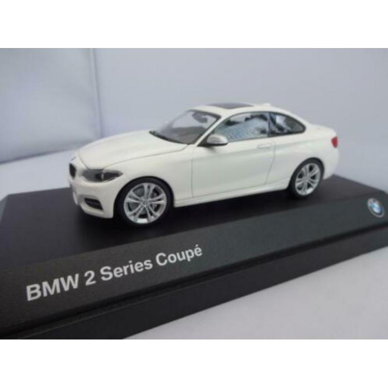 BMW 2 series Coupe Wit van Minichamps voor BMW 1/43