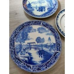 Delfts blauwe borden.