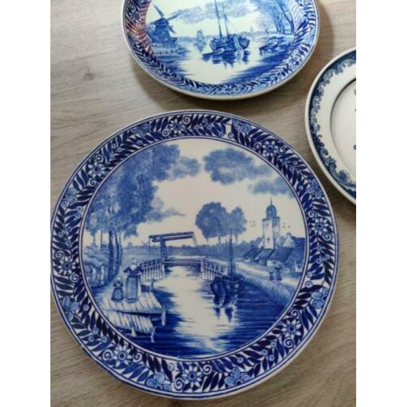 Delfts blauwe borden.
