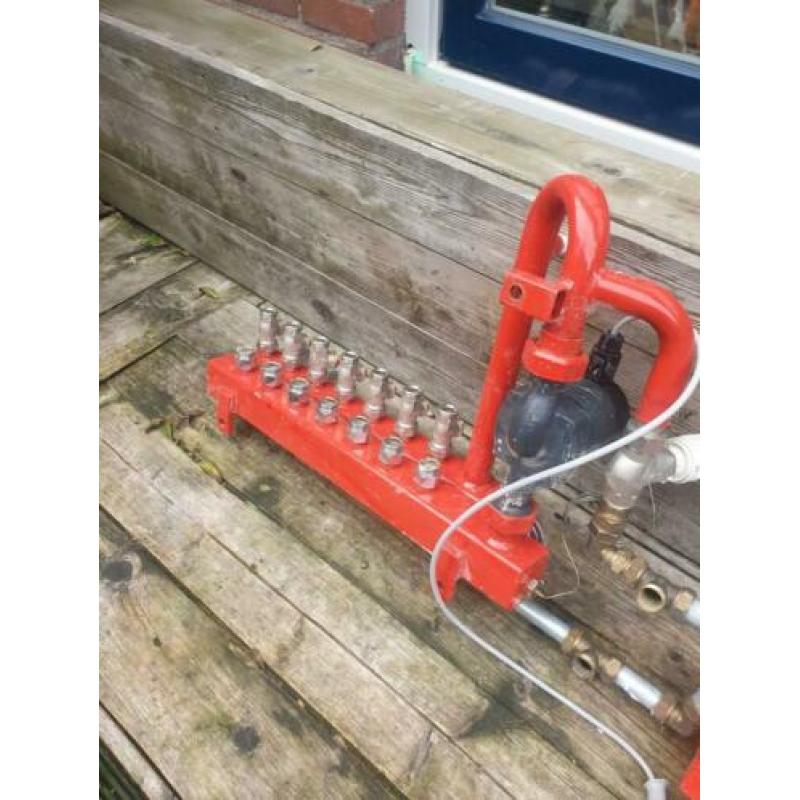 Grundfos waterpompen   1x 7 en 1x 12 groepen