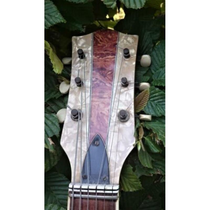 Höfner archtop 4550/S/E2 uit 1960