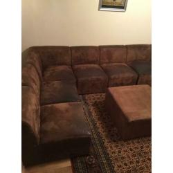 Bank bruin 8 units en hocker met 2 stoelen voor €200