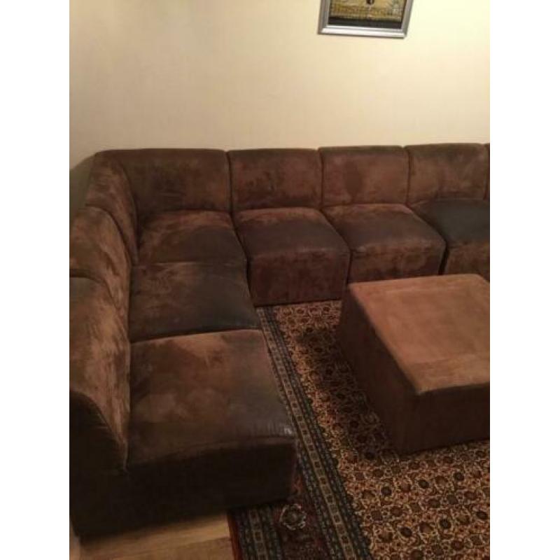 Bank bruin 8 units en hocker met 2 stoelen voor €200