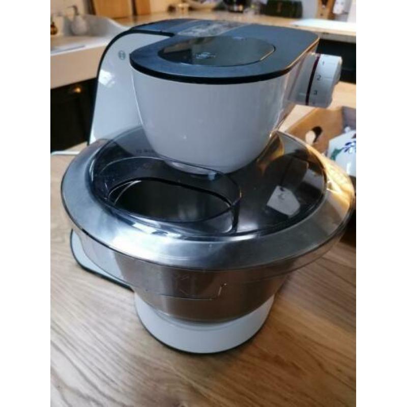 Bosch keukenmachine zgan. Met toebehoren