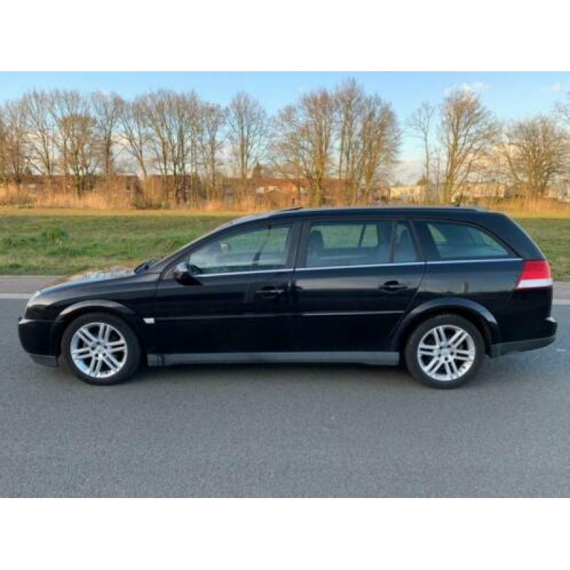 Opel Vectra Wagon 2.2-16V Cosmo Airco/Cruise/17 LM/Nieuw APK