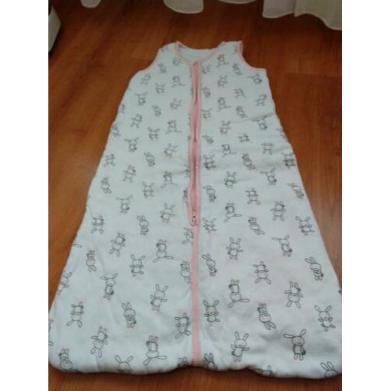 Baby slaapzak en kleertjes voor een prikkie. Maat 68 74