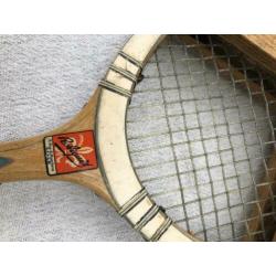 Antiek tennisracket uit Frankrijk met spanner Lille