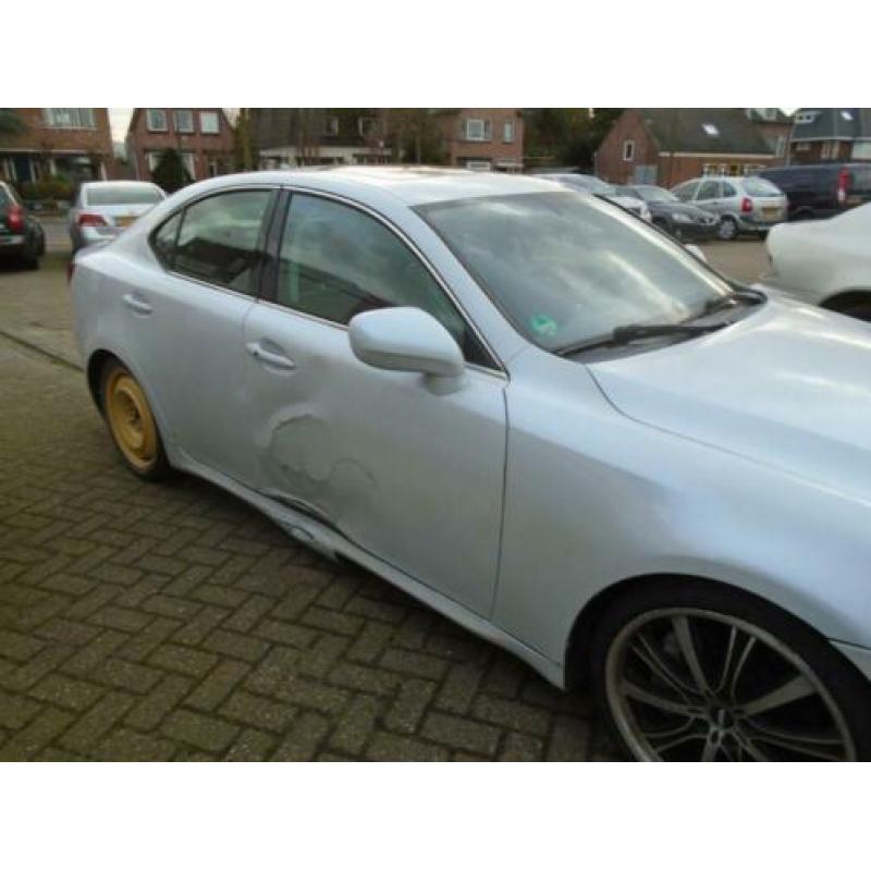 schadeauto lexus is 350