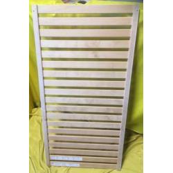 Houten bed / kinderledikant, met lattenbodem en matras. IKEA