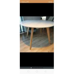 Ronde eettafel karwei