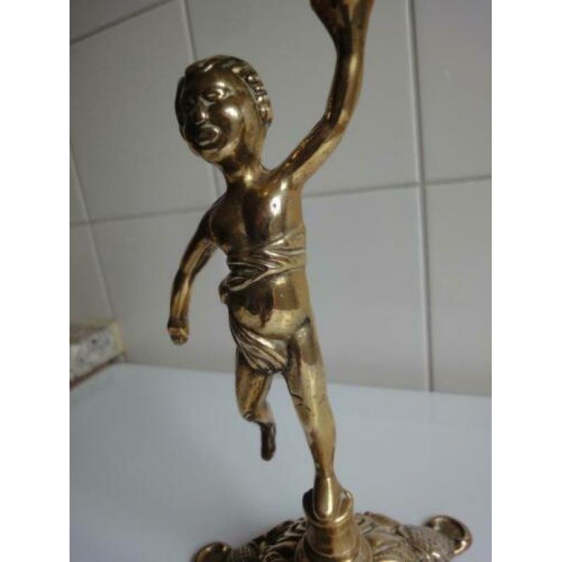 ??Kandelaar met jongetje, koperen kandelaar, hoog 23 cm