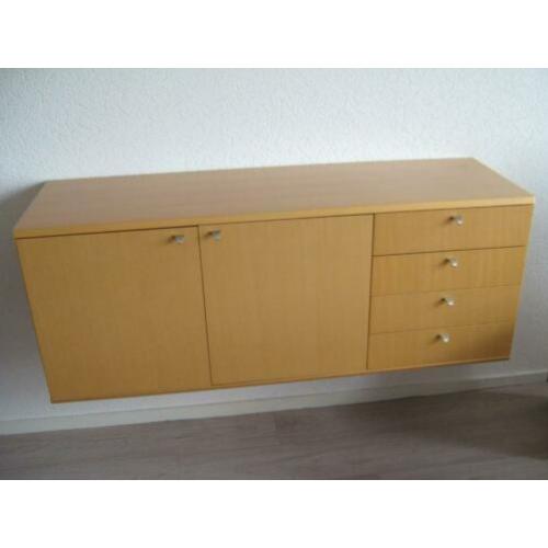 dressoir voor aan de muur