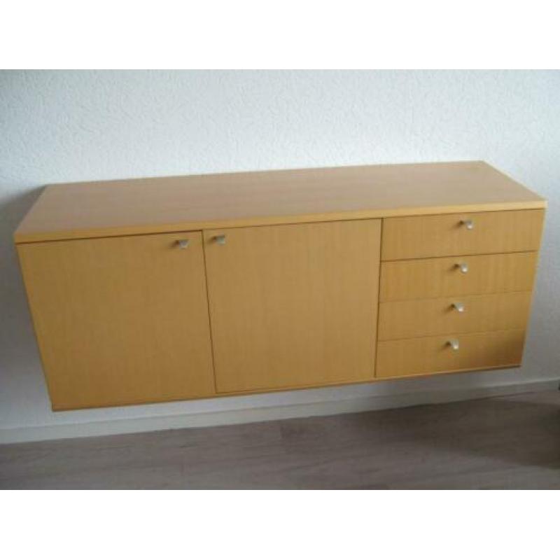 dressoir voor aan de muur
