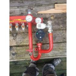 Grundfos waterpompen   1x 7 en 1x 12 groepen