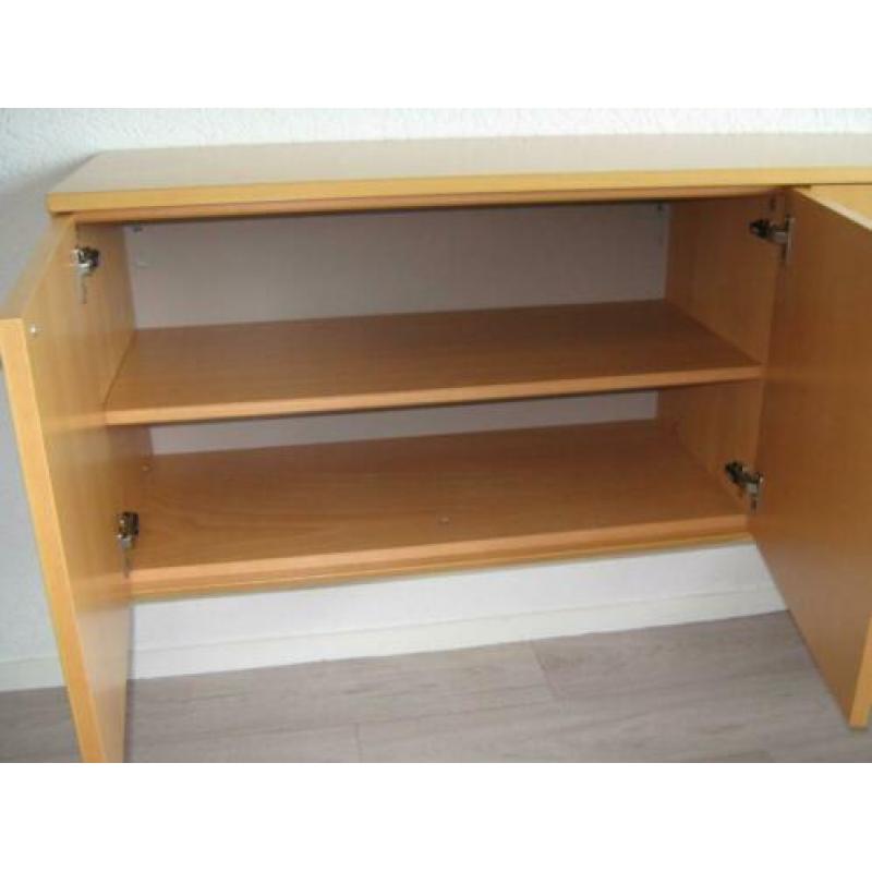 dressoir voor aan de muur
